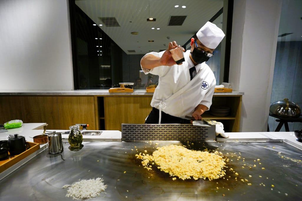 新北食記｜肉多多火鍋新品牌 明水然・樂(林口昕境店) 林口日式鐵板燒 日本A5和牛、龍蝦三吃 無菜單料理推薦！昕境廣場餐廳新開幕~ - 奇奇一起玩樂趣