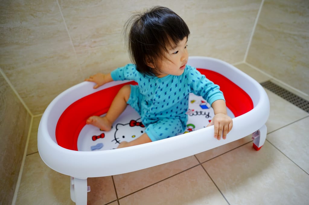 親子育兒|Karibu 嘉嬰寶Hello Kitty嬰兒摺疊浴盆 抗菌防霉、好收納嬰兒澡盆推薦! - 第6張圖 親子育兒|Karibu 嘉嬰寶Hello Kitty嬰兒摺疊浴盆 抗菌防霉、好收納嬰兒澡盆推薦!