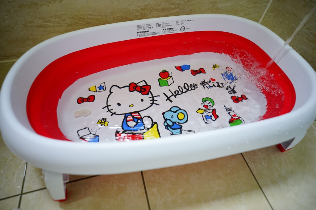 親子育兒|Karibu 嘉嬰寶Hello Kitty嬰兒摺疊浴盆 抗菌防霉、好收納嬰兒澡盆推薦! - 第13張圖 親子育兒|Karibu 嘉嬰寶Hello Kitty嬰兒摺疊浴盆 抗菌防霉、好收納嬰兒澡盆推薦!