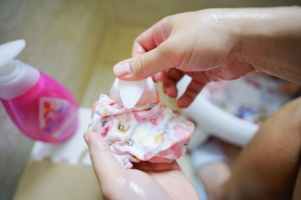 親子育兒|Karibu 嘉嬰寶Hello Kitty嬰兒摺疊浴盆 抗菌防霉、好收納嬰兒澡盆推薦! - 第15張圖 親子育兒|Karibu 嘉嬰寶Hello Kitty嬰兒摺疊浴盆 抗菌防霉、好收納嬰兒澡盆推薦!