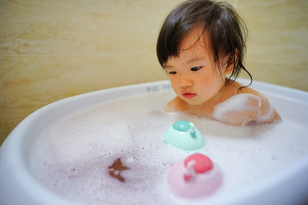 親子育兒|Karibu 嘉嬰寶Hello Kitty嬰兒摺疊浴盆 抗菌防霉、好收納嬰兒澡盆推薦! - 第17張圖 親子育兒|Karibu 嘉嬰寶Hello Kitty嬰兒摺疊浴盆 抗菌防霉、好收納嬰兒澡盆推薦!