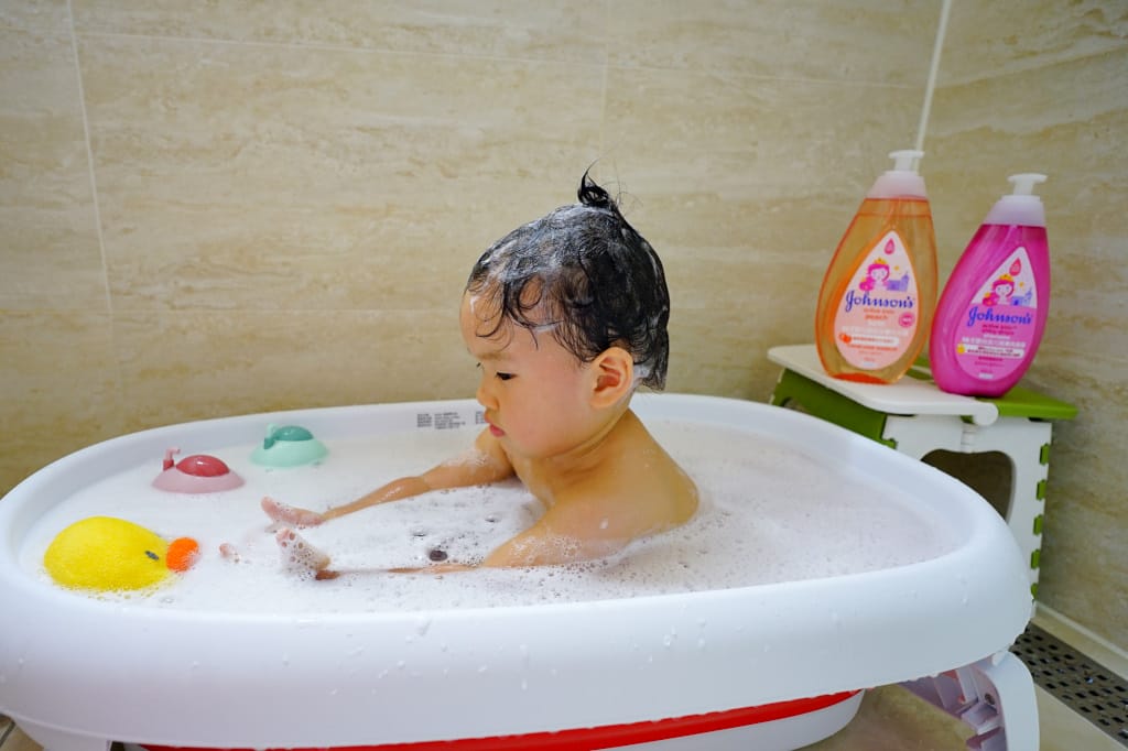 親子育兒｜嬰兒沐浴乳、洗髮精推薦! Jbaby嬌生嬰兒公主沐浴露，給寶貝溫和的清潔魔法~(加入嬌生嬰兒會員，簡單集點換正貨)