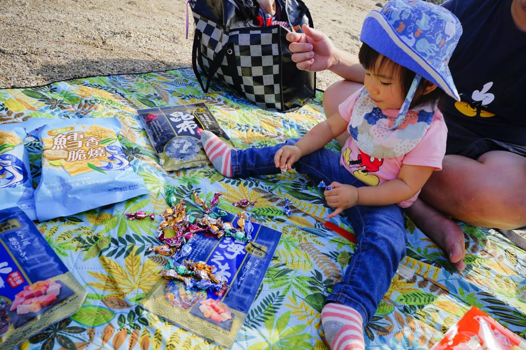 零食｜野餐郊遊必備零食推薦! 珍珍休閒零食 魷魚片、鱈香脆燒、海之味、昆布－海味零食 - 奇奇一起玩樂趣
