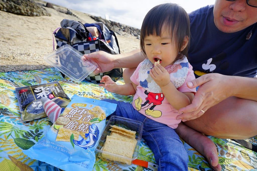 零食｜野餐郊遊必備零食推薦! 珍珍休閒零食 魷魚片、鱈香脆燒、海之味、昆布－海味零食 - 奇奇一起玩樂趣