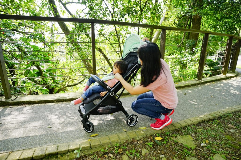 親子育兒|LOVON MAGIC自動秒收嬰兒推車 輕便型推車推薦!可登機推車尺寸、一秒收摺超方便! - 第6張圖 親子育兒|LOVON MAGIC自動秒收嬰兒推車 輕便型推車推薦!可登機推車尺寸、一秒收摺超方便!