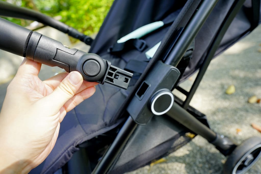 親子育兒|LOVON MAGIC自動秒收嬰兒推車 輕便型推車推薦!可登機推車尺寸、一秒收摺超方便! - 第15張圖 親子育兒|LOVON MAGIC自動秒收嬰兒推車 輕便型推車推薦!可登機推車尺寸、一秒收摺超方便!