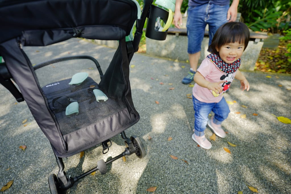 親子育兒|LOVON MAGIC自動秒收嬰兒推車 輕便型推車推薦!可登機推車尺寸、一秒收摺超方便! - 第16張圖 親子育兒|LOVON MAGIC自動秒收嬰兒推車 輕便型推車推薦!可登機推車尺寸、一秒收摺超方便!