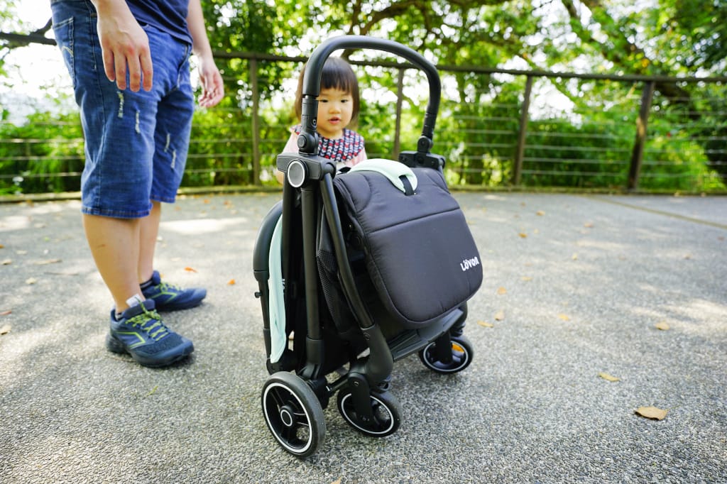 親子育兒|LOVON MAGIC自動秒收嬰兒推車 輕便型推車推薦!可登機推車尺寸、一秒收摺超方便! - 第4張圖 親子育兒|LOVON MAGIC自動秒收嬰兒推車 輕便型推車推薦!可登機推車尺寸、一秒收摺超方便!