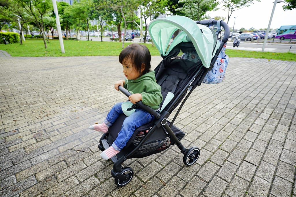 親子育兒|LOVON MAGIC自動秒收嬰兒推車 輕便型推車推薦!可登機推車尺寸、一秒收摺超方便! - 第17張圖 親子育兒|LOVON MAGIC自動秒收嬰兒推車 輕便型推車推薦!可登機推車尺寸、一秒收摺超方便!