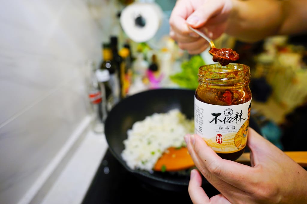 料理|麻辣醬伴手禮推薦!【美味大師】不俗辣辛饗嗜成禮盒 (辣椒醬+麻辣鍋底醬) 辣味鮮蝦蛋炒飯+牛肉麻辣燙 食譜分享~ - 第10張圖 料理|麻辣醬伴手禮推薦!【美味大師】不俗辣辛饗嗜成禮盒 (辣椒醬+麻辣鍋底醬) 辣味鮮蝦蛋炒飯+牛肉麻辣燙 食譜分享~