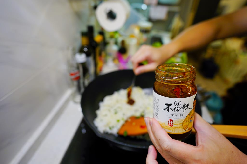 料理|麻辣醬伴手禮推薦!【美味大師】不俗辣辛饗嗜成禮盒 (辣椒醬+麻辣鍋底醬) 辣味鮮蝦蛋炒飯+牛肉麻辣燙 食譜分享~ - 第11張圖 料理|麻辣醬伴手禮推薦!【美味大師】不俗辣辛饗嗜成禮盒 (辣椒醬+麻辣鍋底醬) 辣味鮮蝦蛋炒飯+牛肉麻辣燙 食譜分享~