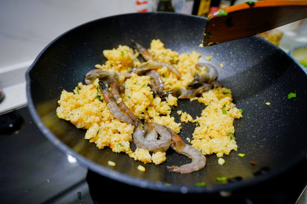 料理|麻辣醬伴手禮推薦!【美味大師】不俗辣辛饗嗜成禮盒 (辣椒醬+麻辣鍋底醬) 辣味鮮蝦蛋炒飯+牛肉麻辣燙 食譜分享~ - 第13張圖 料理|麻辣醬伴手禮推薦!【美味大師】不俗辣辛饗嗜成禮盒 (辣椒醬+麻辣鍋底醬) 辣味鮮蝦蛋炒飯+牛肉麻辣燙 食譜分享~