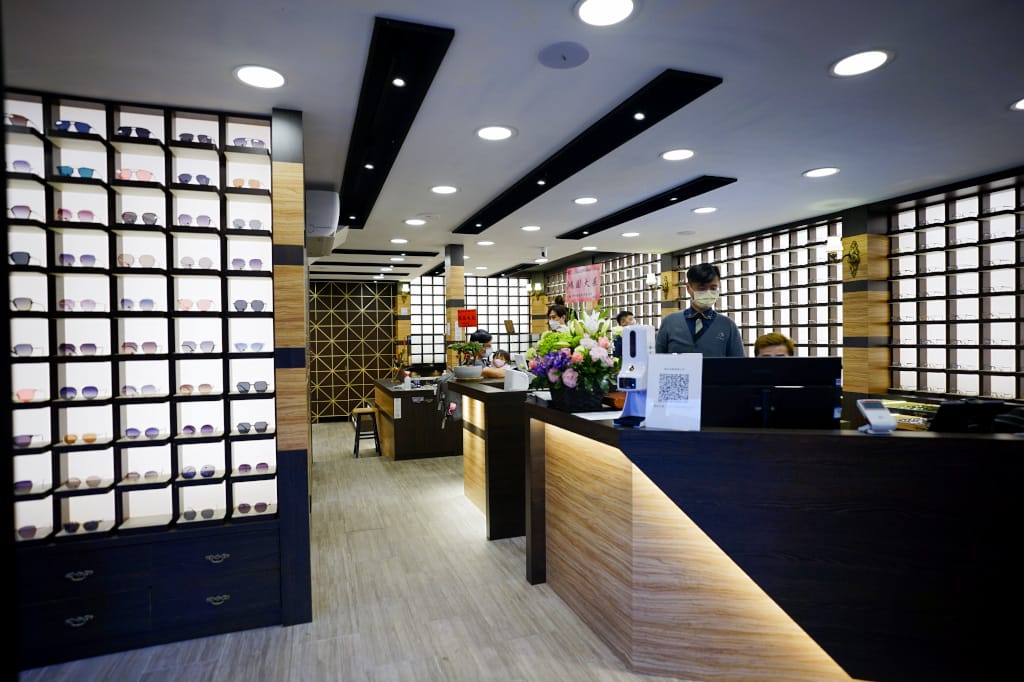 配鏡｜LOHAS樂活眼鏡(桃園八德門市)新開幕 抗藍光/非球面鏡片 透明價格 配鏡經驗分享推薦！