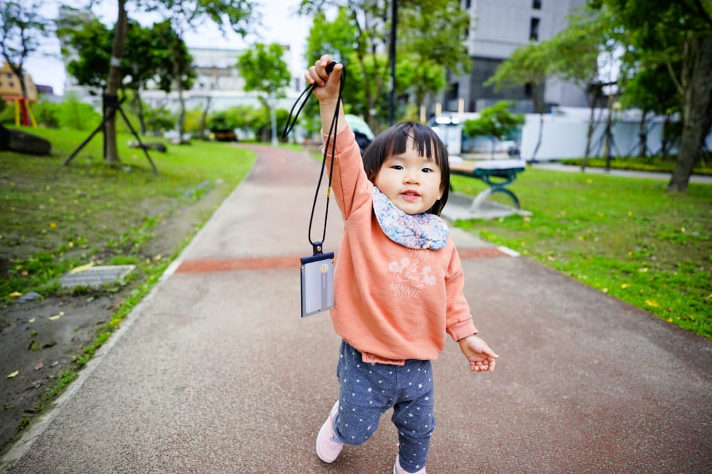 小物開箱｜通勤上班族必備！超實用0.9 Badge 雙面感應 證件套