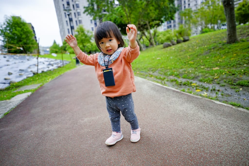 小物開箱｜通勤上班族必備！超實用0.9 Badge 雙面感應 證件套 - 奇奇一起玩樂趣