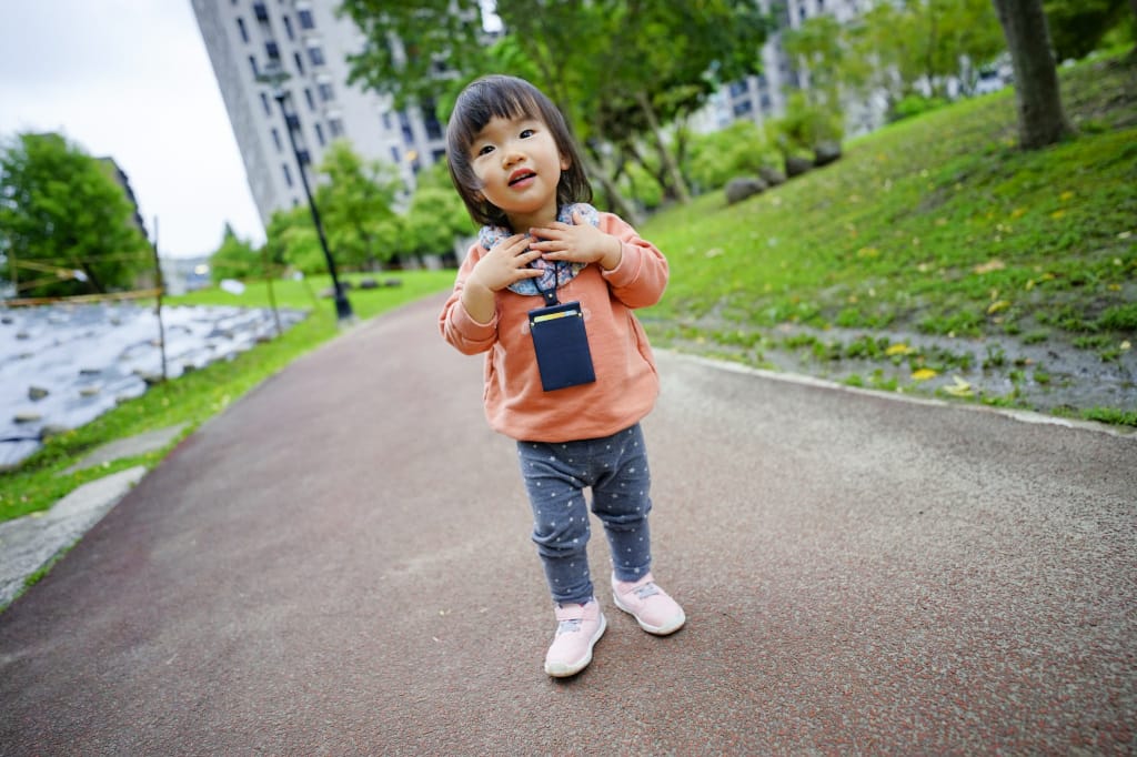 小物開箱｜通勤上班族必備！超實用0.9 Badge 雙面感應 證件套 - 奇奇一起玩樂趣