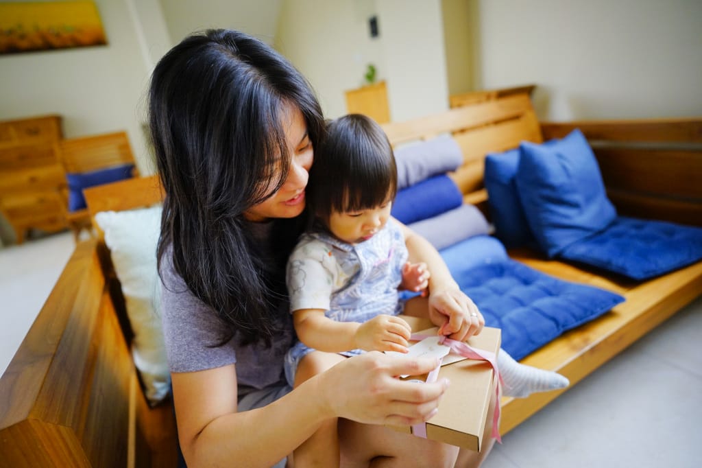 親子育兒｜2022最溫暖的母親節禮物推薦！印簿玩Ｘ幸福山丘母親節聯名 (自己動手做相片書-Mini精裝書親子相簿+木紋千層蛋糕)