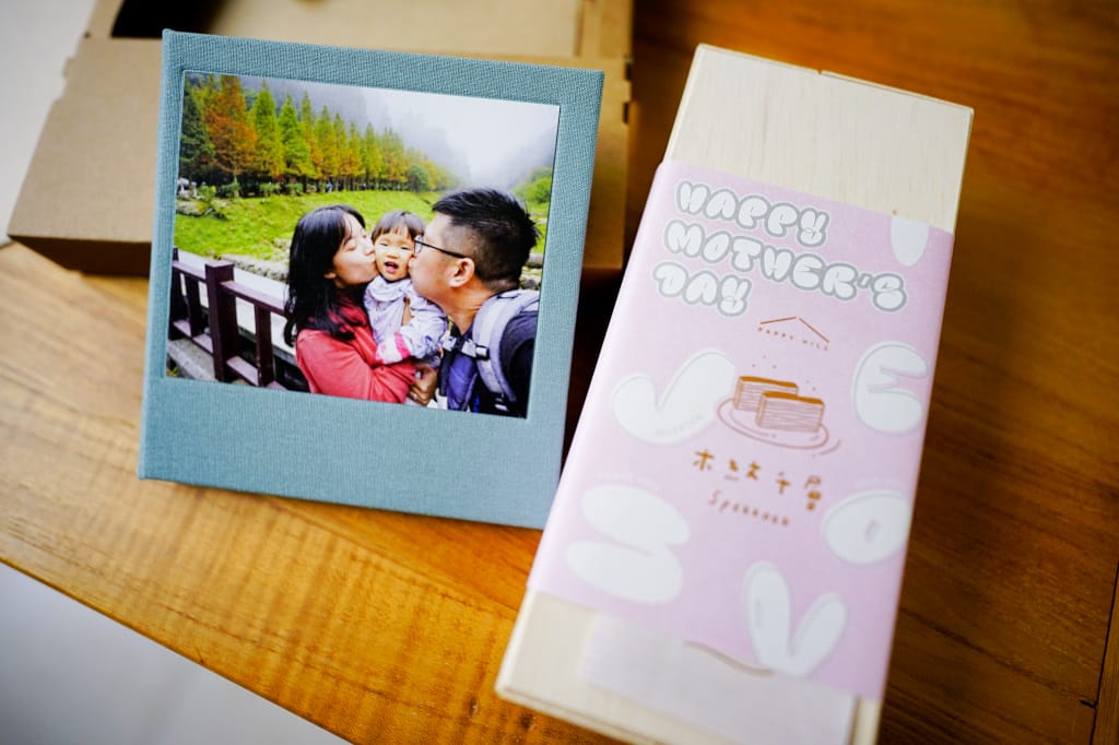 親子育兒｜2022最溫暖的母親節禮物推薦！印簿玩Ｘ幸福山丘母親節聯名 (自己動手做相片書-Mini精裝書親子相簿+木紋千層蛋糕)