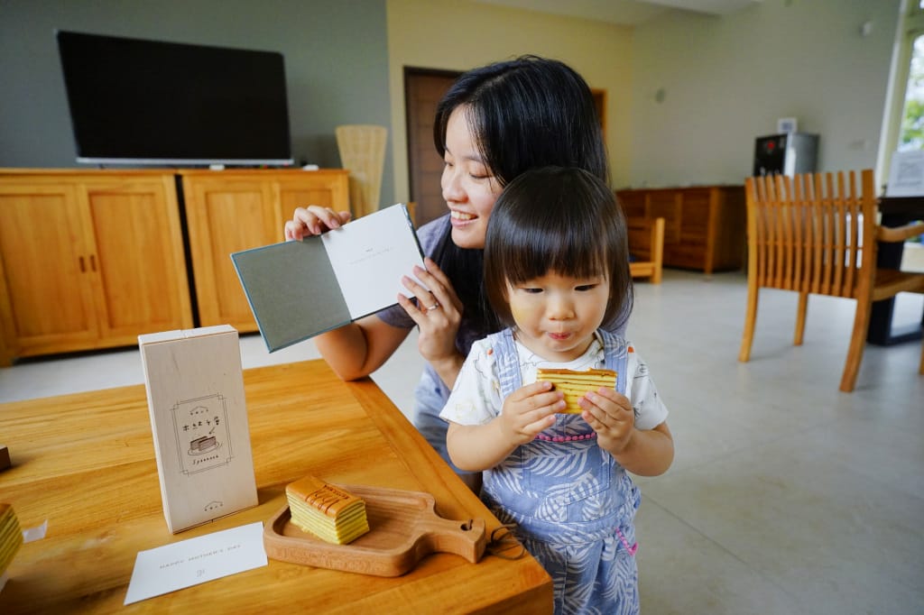 親子育兒｜2022最溫暖的母親節禮物推薦！印簿玩Ｘ幸福山丘母親節聯名 (自己動手做相片書-Mini精裝書親子相簿+木紋千層蛋糕)