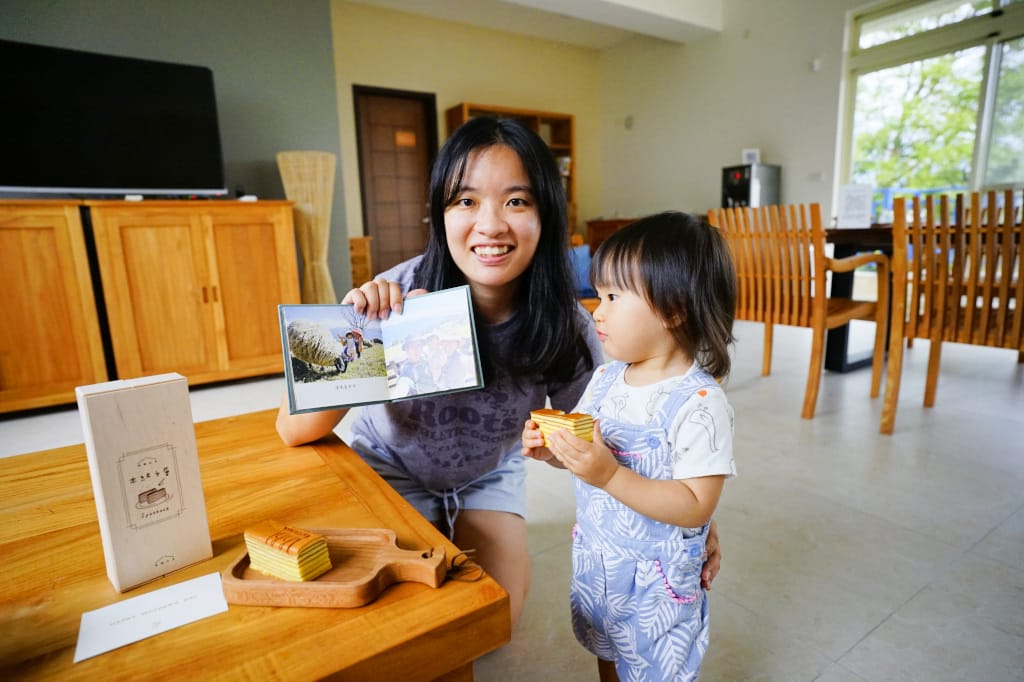 親子育兒｜2022最溫暖的母親節禮物推薦！印簿玩Ｘ幸福山丘母親節聯名 (自己動手做相片書-Mini精裝書親子相簿+木紋千層蛋糕)