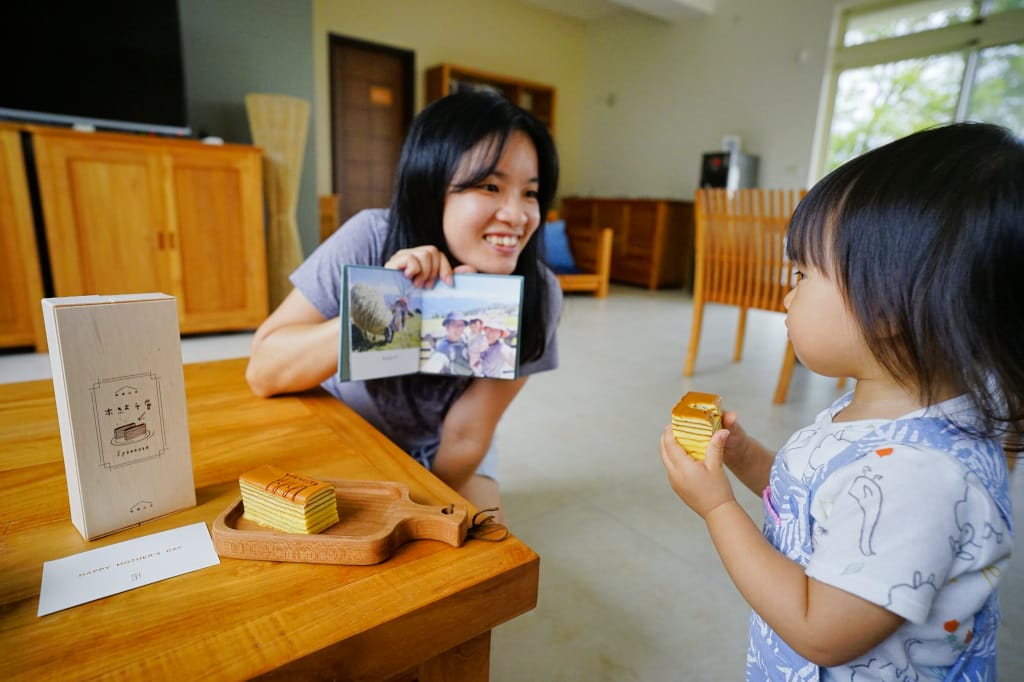 親子育兒｜2022最溫暖的母親節禮物推薦！印簿玩Ｘ幸福山丘母親節聯名 (自己動手做相片書-Mini精裝書親子相簿+木紋千層蛋糕)