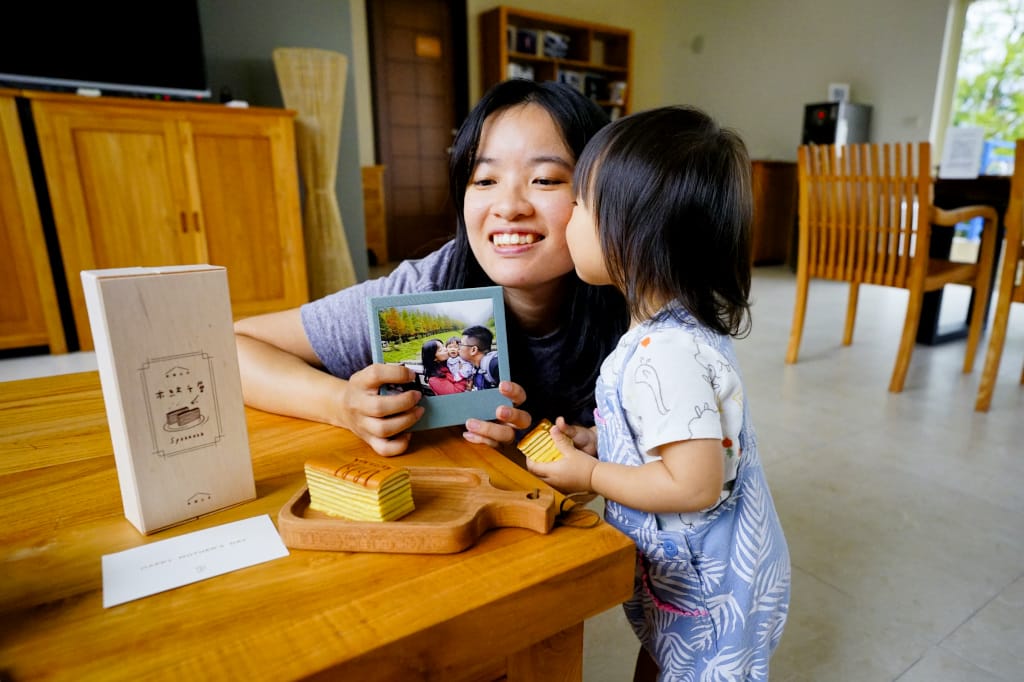 親子育兒｜2022最溫暖的母親節禮物推薦！印簿玩Ｘ幸福山丘母親節聯名 (自己動手做相片書-Mini精裝書親子相簿+木紋千層蛋糕)