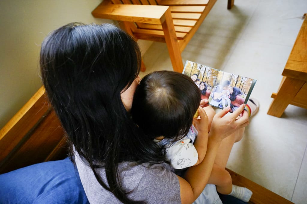 親子育兒｜2022最溫暖的母親節禮物推薦！印簿玩Ｘ幸福山丘母親節聯名 (自己動手做相片書-Mini精裝書親子相簿+木紋千層蛋糕)