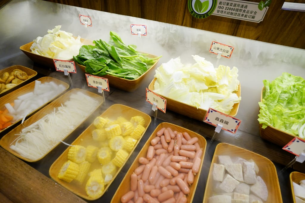 台北食記|西門町火鍋推薦!王品集團翻玩台菜火鍋力作-尬鍋 台式潮鍋(台北西門店) 自助吧蔬菜、火鍋料、飲料甜點吃到飽 - 第6張圖 台北食記|西門町火鍋推薦!王品集團翻玩台菜火鍋力作-尬鍋 台式潮鍋(台北西門店) 自助吧蔬菜、火鍋料、飲料甜點吃到飽
