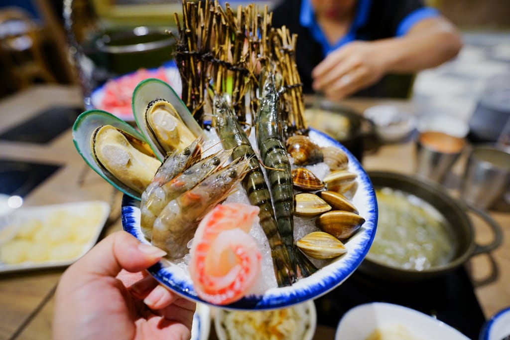 台北食記|西門町火鍋推薦!王品集團翻玩台菜火鍋力作-尬鍋 台式潮鍋(台北西門店) 自助吧蔬菜、火鍋料、飲料甜點吃到飽 - 第19張圖 台北食記|西門町火鍋推薦!王品集團翻玩台菜火鍋力作-尬鍋 台式潮鍋(台北西門店) 自助吧蔬菜、火鍋料、飲料甜點吃到飽