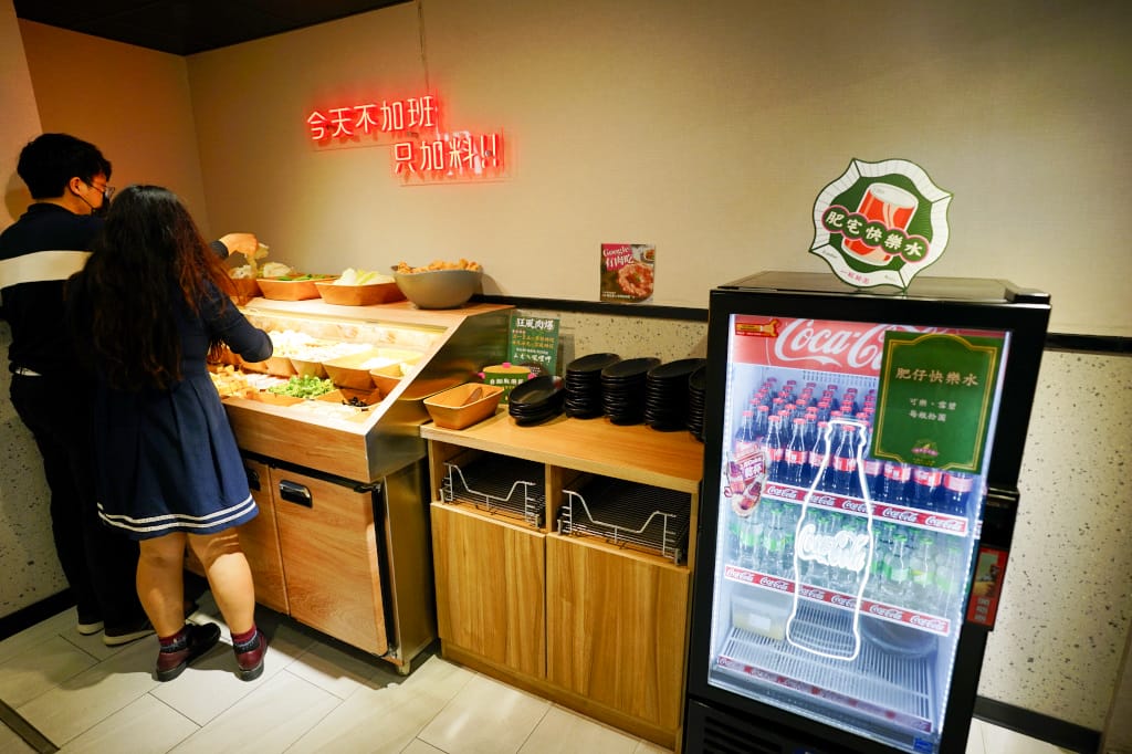 新竹食記|台灣狂潮 狂一鍋(竹北自強店)新竹宵夜火鍋推薦!火鍋迷必吃名店,經典台菜融入火鍋湯底,超有趣客家鹹湯圓鍋~ - 第7張圖 新竹食記|台灣狂潮 狂一鍋(竹北自強店)新竹宵夜火鍋推薦!火鍋迷必吃名店,經典台菜融入火鍋湯底,超有趣客家鹹湯圓鍋~