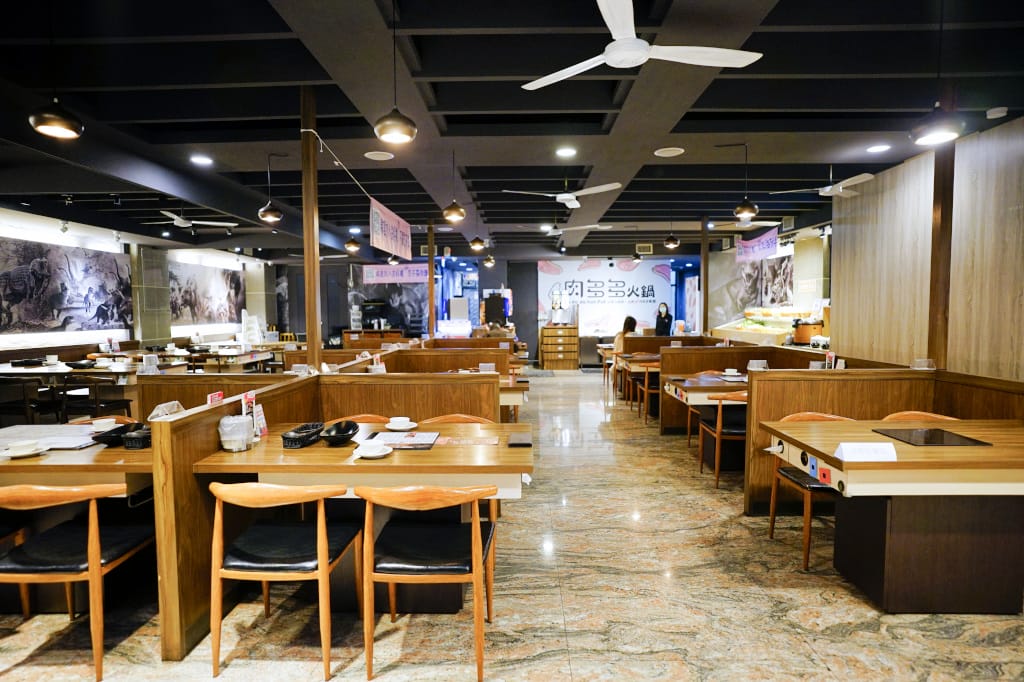 新竹食記｜火鍋第一品牌樂多多集團排隊宵夜名店 肉多多火鍋（竹北光明店）爽快吃肉，新竹宵夜火鍋推薦！