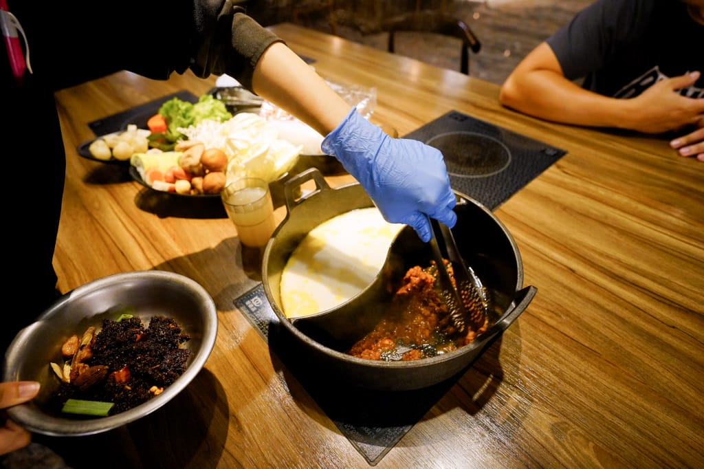 新竹食記｜火鍋第一品牌樂多多集團排隊宵夜名店 肉多多火鍋（竹北光明店）爽快吃肉，新竹宵夜火鍋推薦！