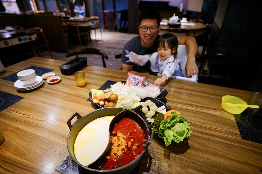 新竹食記｜火鍋第一品牌樂多多集團排隊宵夜名店 肉多多火鍋（竹北光明店）爽快吃肉，新竹宵夜火鍋推薦！