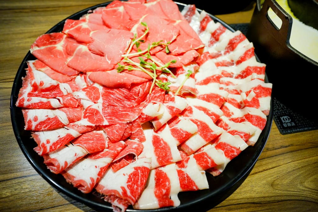 新竹食記｜火鍋第一品牌樂多多集團排隊宵夜名店 肉多多火鍋（竹北光明店）爽快吃肉，新竹宵夜火鍋推薦！
