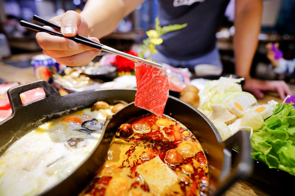 新竹食記｜火鍋第一品牌樂多多集團排隊宵夜名店 肉多多火鍋（竹北光明店）爽快吃肉，新竹宵夜火鍋推薦！