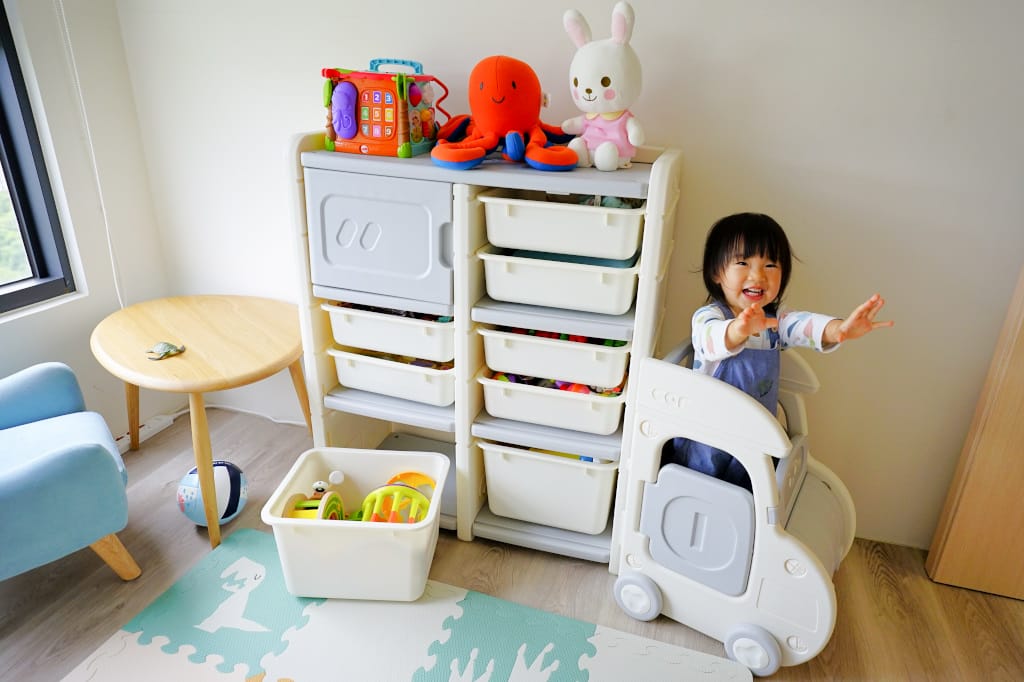 親子育兒|Caring多功能兒童收納櫃-童趣小汽車款 兒童玩具收納櫃推薦!童趣北歐風兒童房佈置~ - 第1張圖 親子育兒|Caring多功能兒童收納櫃-童趣小汽車款 兒童玩具收納櫃推薦!童趣北歐風兒童房佈置~