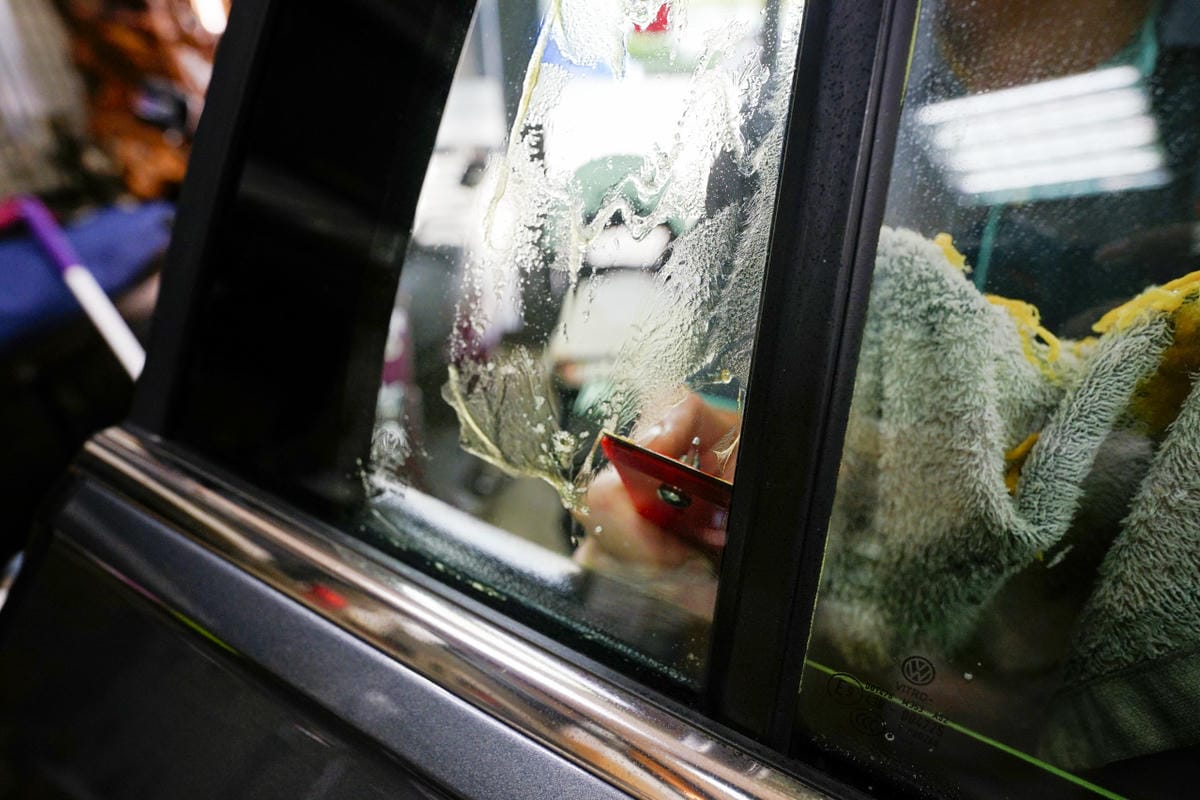 汽車隔熱紙｜新北汽車隔熱紙推薦！福斯Tiguan隔熱紙舊換新推薦！中和奕盛汽車隔熱紙－Deno丹龍菁英GH系列隔熱紙