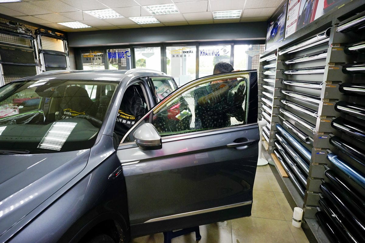 汽車隔熱紙｜新北汽車隔熱紙推薦！福斯Tiguan隔熱紙舊換新推薦！中和奕盛汽車隔熱紙－Deno丹龍菁英GH系列隔熱紙