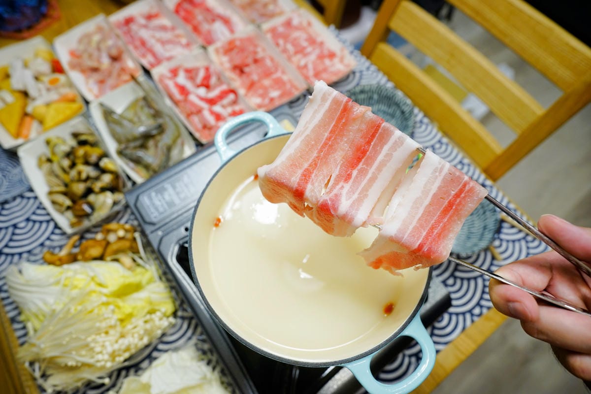 新北食記|火鍋第一品牌樂多多集團 肉多多火鍋外帶餐(三重正義店)低於49折,多3元多3件 火鍋外帶推薦! - 第1張圖 新北食記|火鍋第一品牌樂多多集團 肉多多火鍋外帶餐(三重正義店)低於49折,多3元多3件 火鍋外帶推薦!