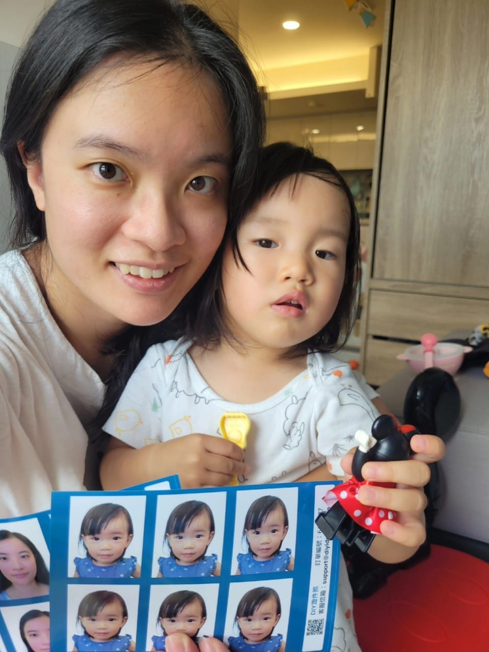 親子育兒｜寶寶DIY證件照片推薦！嬰兒大頭照拍攝不求人，手機自拍，一鍵完成去背！水啦快照機免費列印或寄送到府超方便~