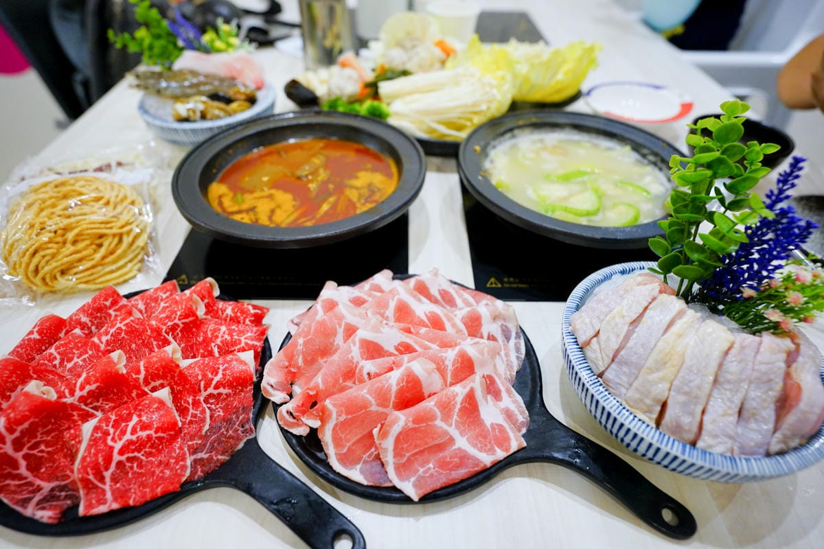 桃園食記|中壢火鍋推薦!全台最大火鍋集團排隊宵夜名店 狂一鍋來中壢插旗囉!中原消夜好選擇~ - 第1張圖 桃園食記|中壢火鍋推薦!全台最大火鍋集團排隊宵夜名店 狂一鍋來中壢插旗囉!中原消夜好選擇~