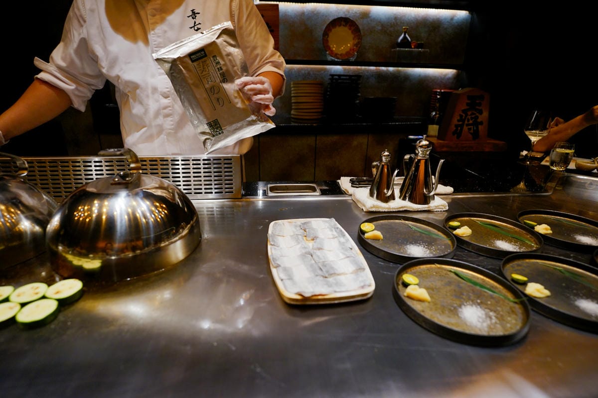 桃園食記｜中壢吾七鐵板燒 頂級日式無菜單鐵板料理，坐著做最新力作！慶生、紀念日大餐推薦餐廳~