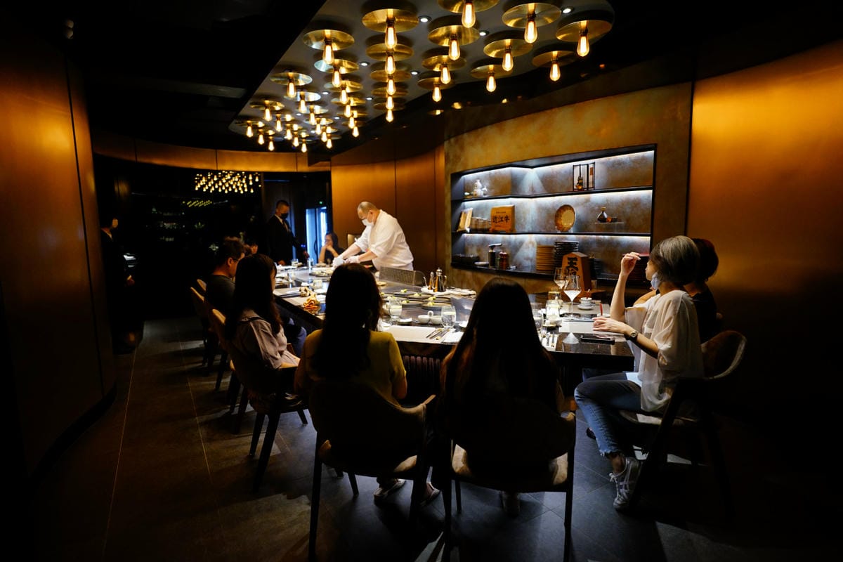 桃園食記｜中壢吾七鐵板燒 頂級日式無菜單鐵板料理，坐著做最新力作！慶生、紀念日大餐推薦餐廳~