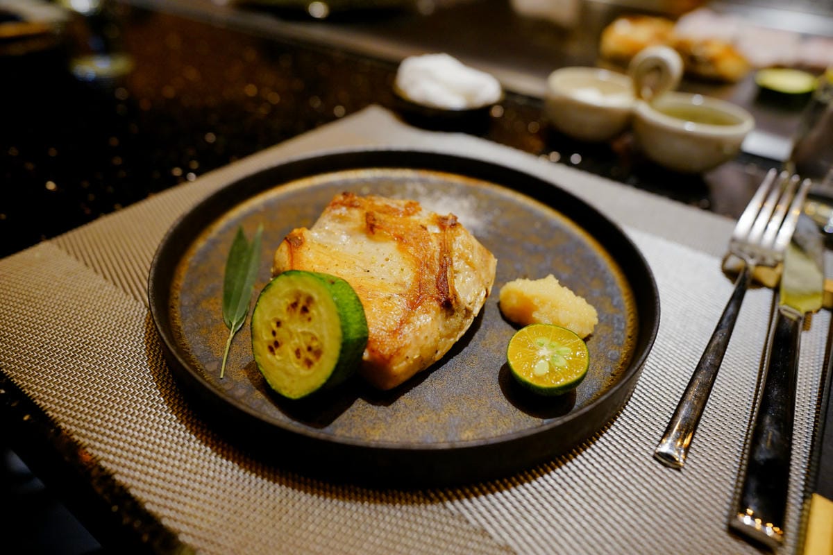 桃園食記｜中壢吾七鐵板燒 頂級日式無菜單鐵板料理，坐著做最新力作！慶生、紀念日大餐推薦餐廳~
