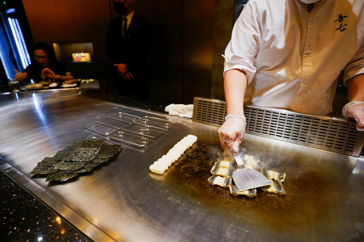 桃園食記｜中壢吾七鐵板燒 頂級日式無菜單鐵板料理，坐著做最新力作！慶生、紀念日大餐推薦餐廳~