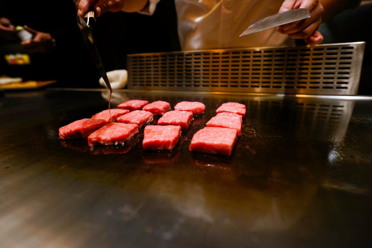 桃園食記｜中壢吾七鐵板燒 頂級日式無菜單鐵板料理，坐著做最新力作！慶生、紀念日大餐推薦餐廳~