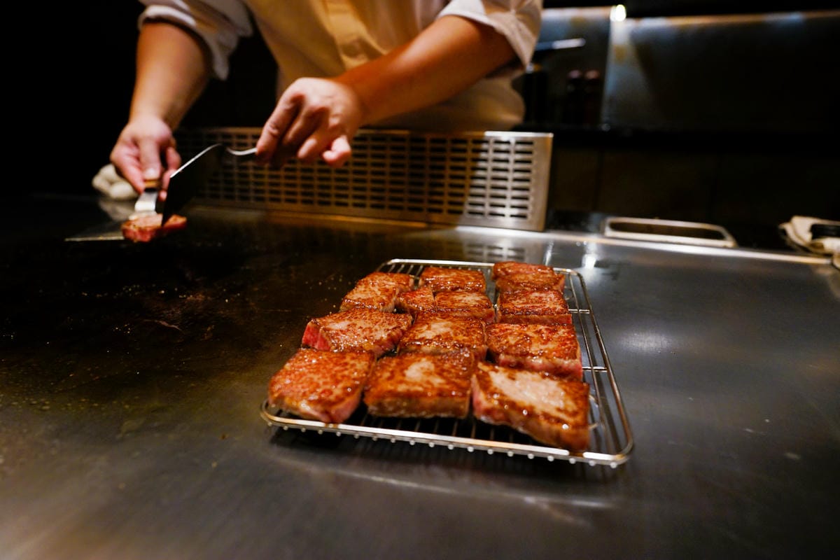 桃園食記｜中壢吾七鐵板燒 頂級日式無菜單鐵板料理，坐著做最新力作！慶生、紀念日大餐推薦餐廳~