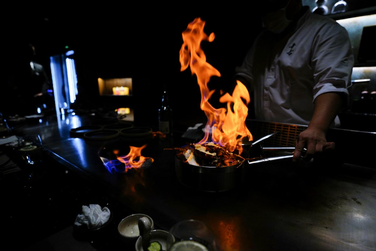 桃園食記｜中壢吾七鐵板燒 頂級日式無菜單鐵板料理，坐著做最新力作！慶生、紀念日大餐推薦餐廳~