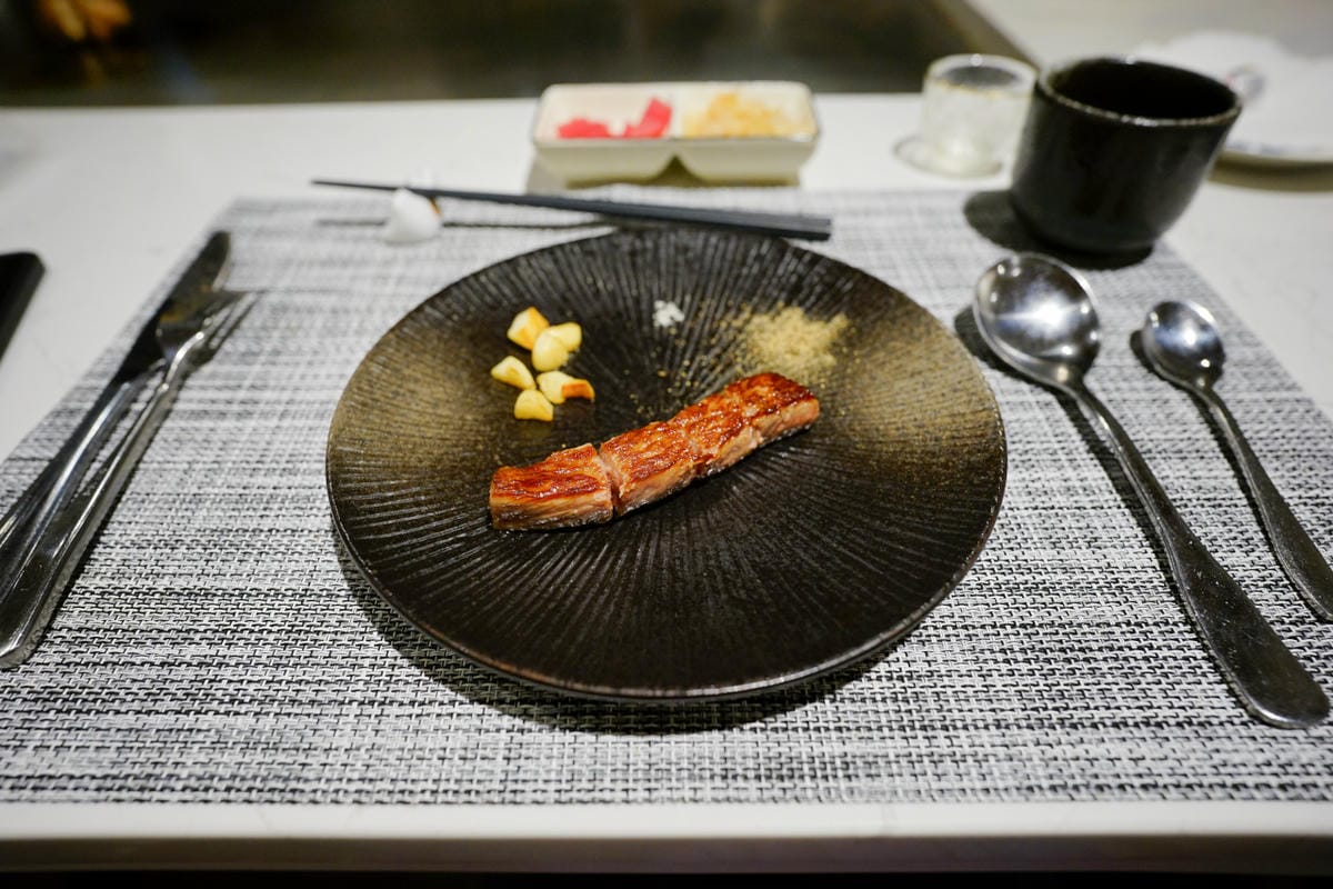 新北食記｜林口約會餐廳、慶生推薦！肉多多火鍋新品牌 明水然・樂（林口昕境店） 日本A5和牛、活龍蝦三吃 林口無菜單料理日式鐵板燒推薦！