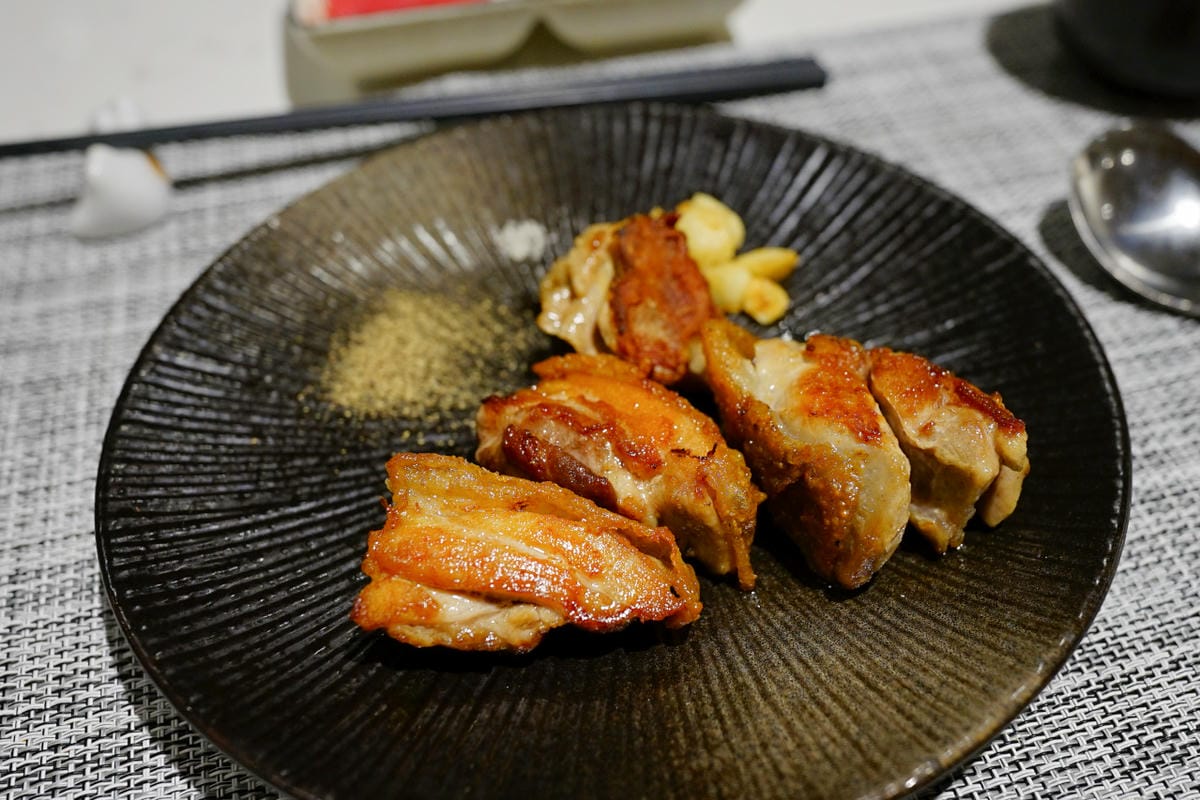 新北食記｜林口約會餐廳、慶生推薦！肉多多火鍋新品牌 明水然・樂（林口昕境店） 日本A5和牛、活龍蝦三吃 林口無菜單料理日式鐵板燒推薦！